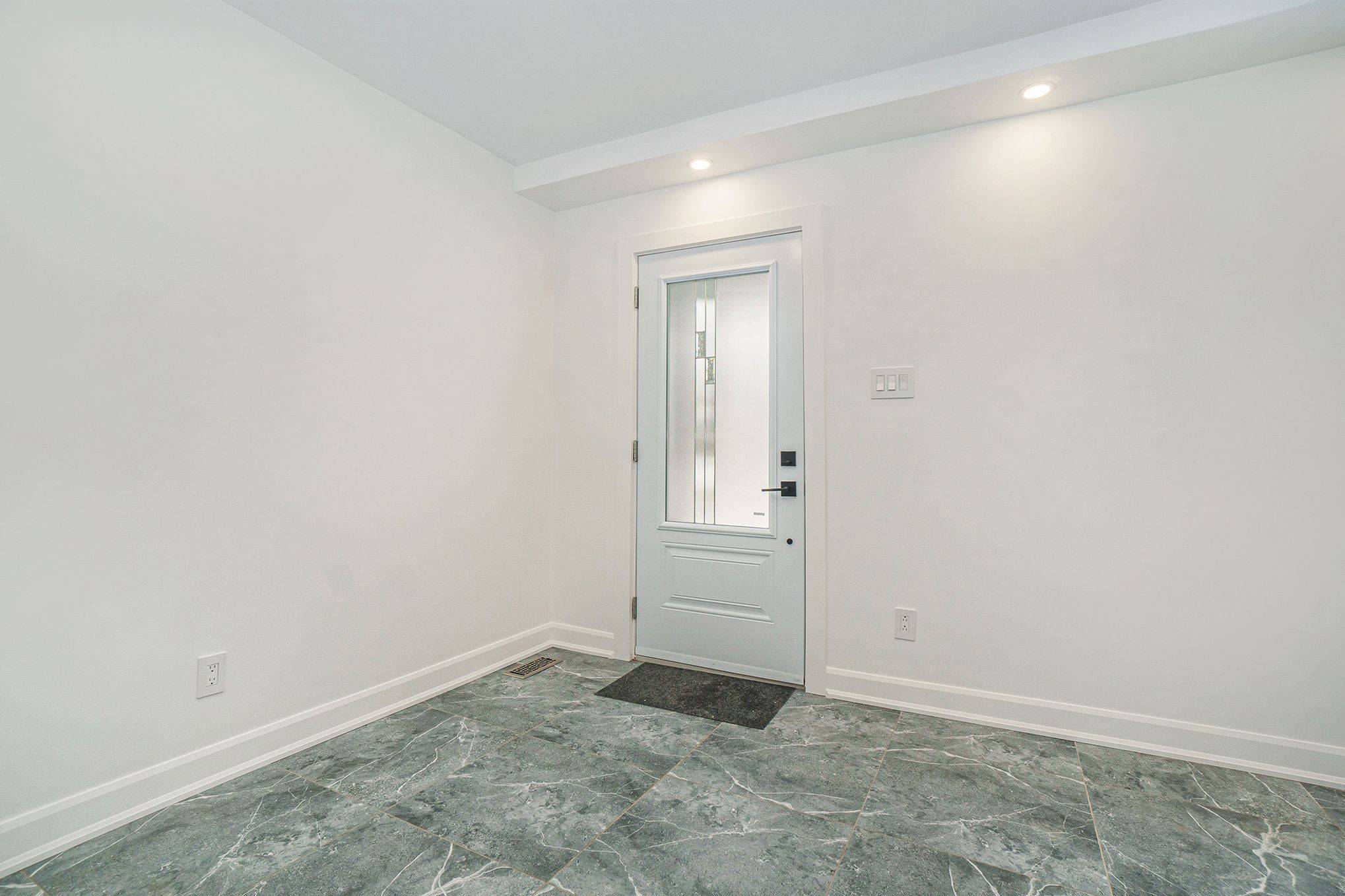 2112 Alta Vista DR, Alta Vista And Area, ON K1H 7L8