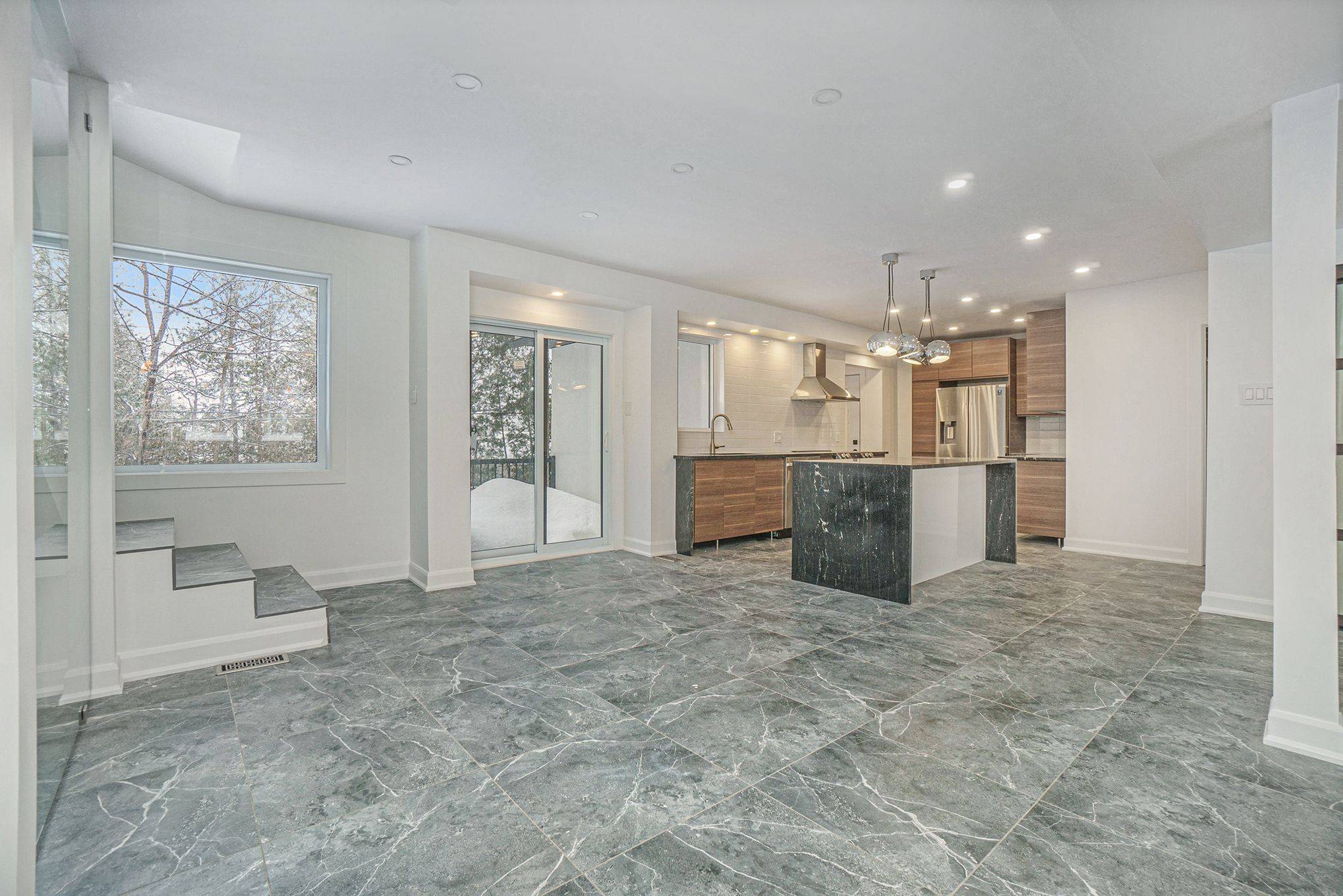 2112 Alta Vista DR, Alta Vista And Area, ON K1H 7L8
