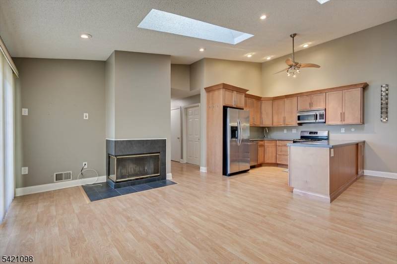 268 Kempsey Dr, North Brunswick Twp., NJ 08902