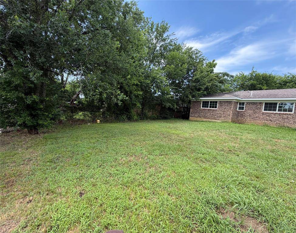 308 E Broadmore Avenue, Wills Point, TX 75169