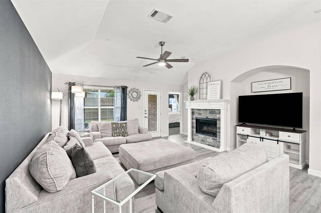 5205 Medallion Court, Midlothian, TX 76065