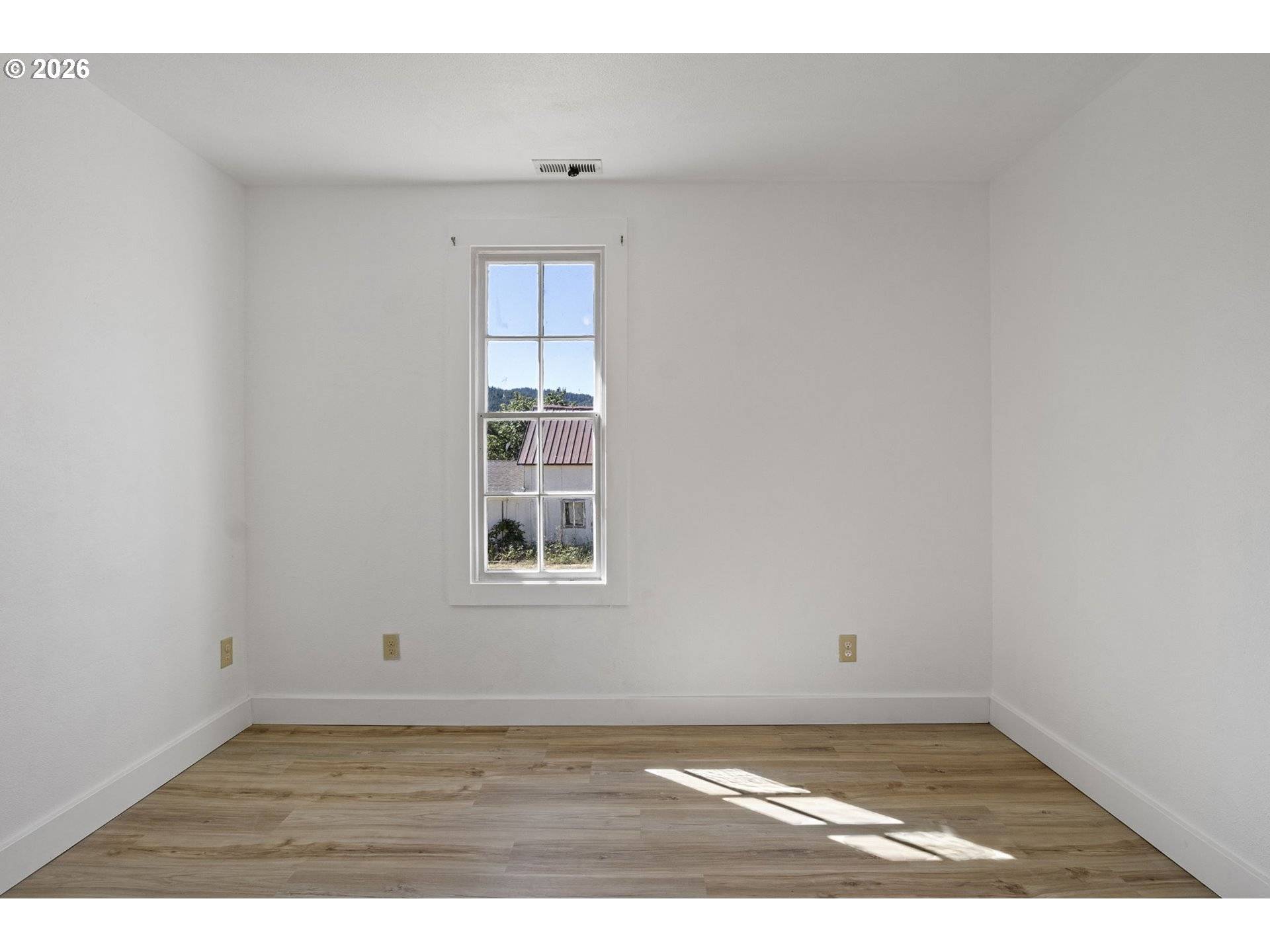 330 NE 1ST ST, Oakland, OR 97462