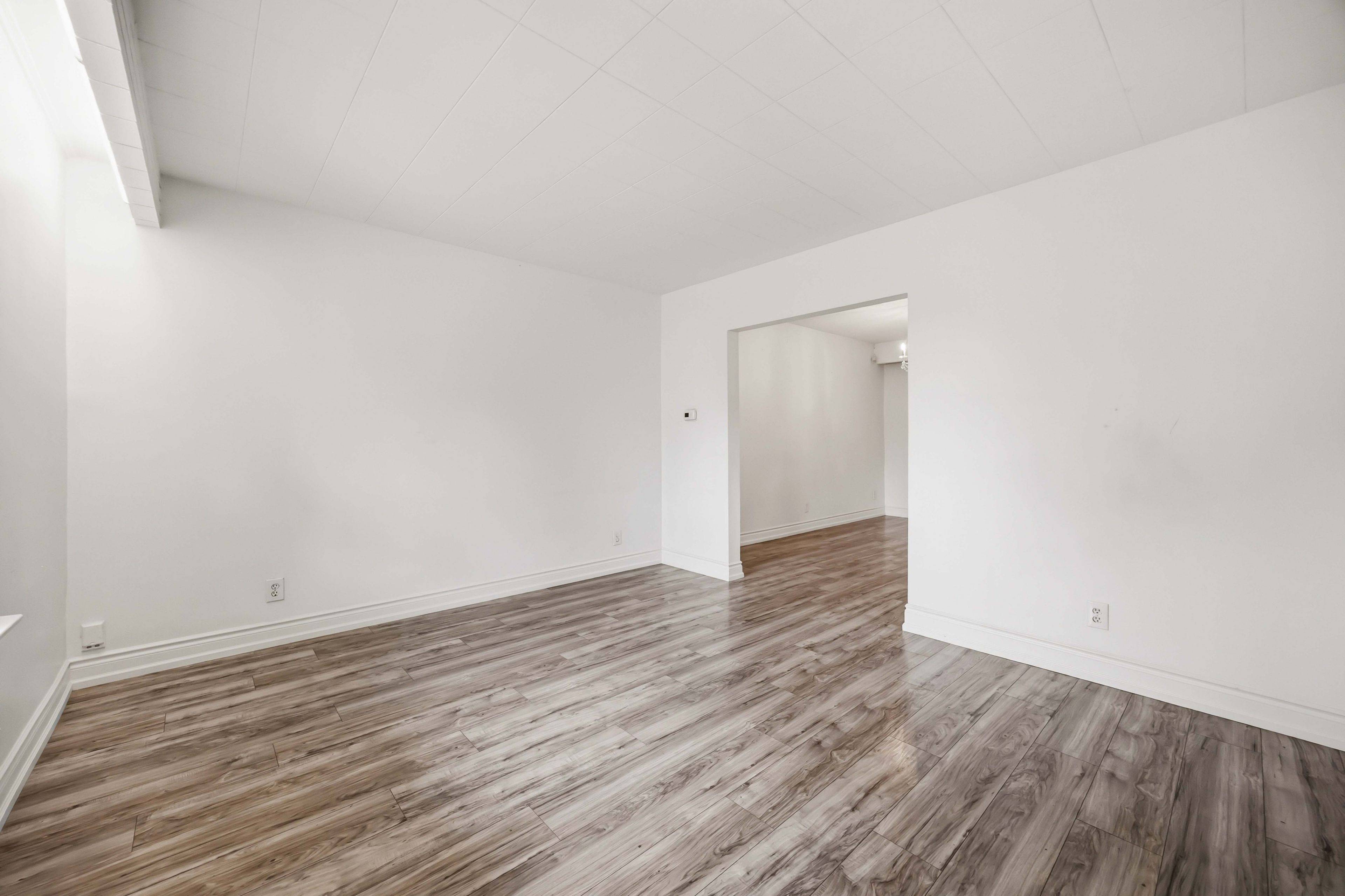 4 Greendale AVE, Toronto W03, ON M6N 4P5