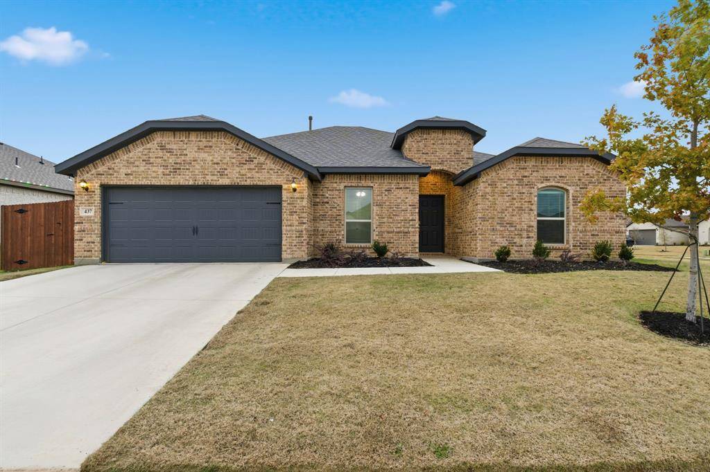 437 Falcon Way, Azle, TX 76020