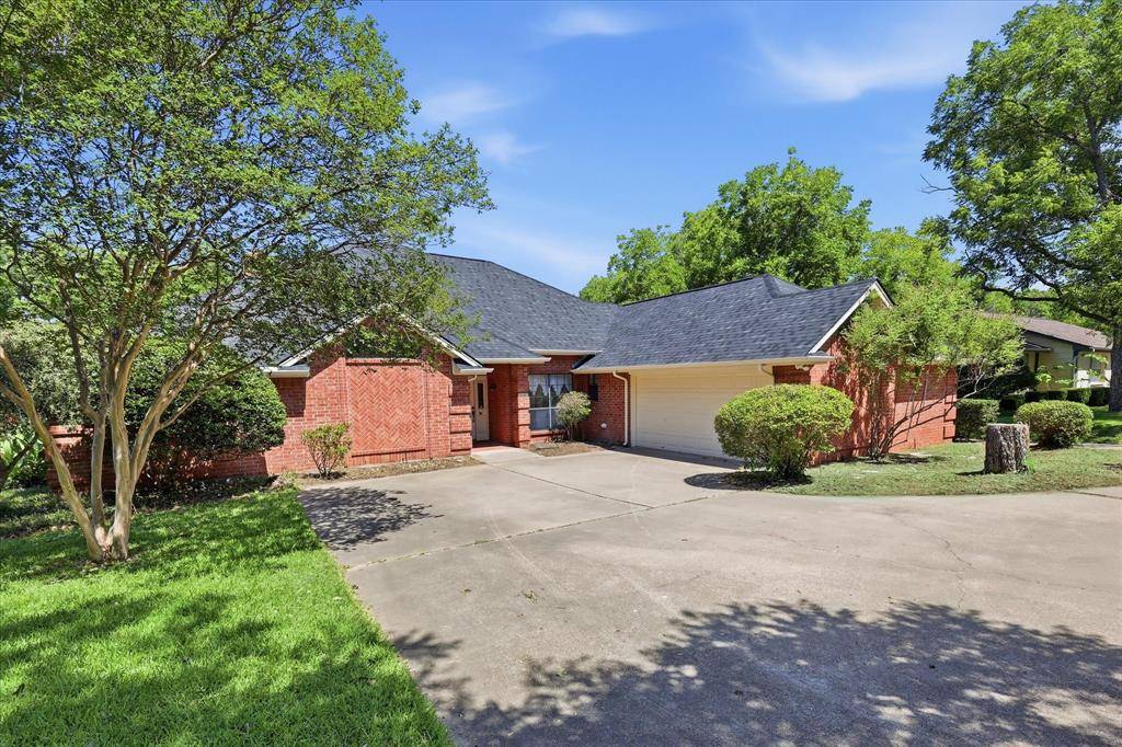 3910 Bandera Drive, De Cordova, TX 76049