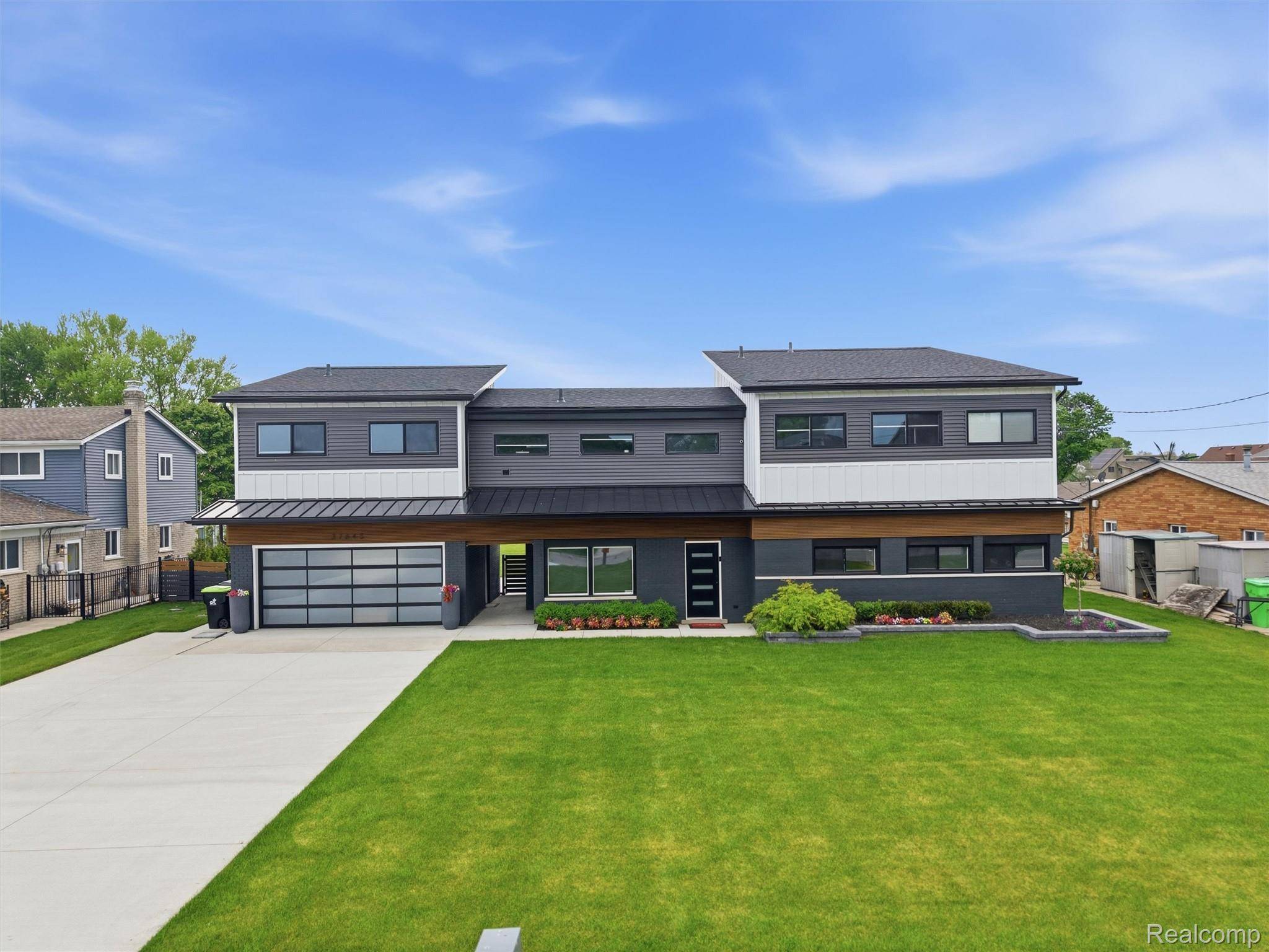 37645 Lakeville ST, Harrison Charter Township, MI 48045