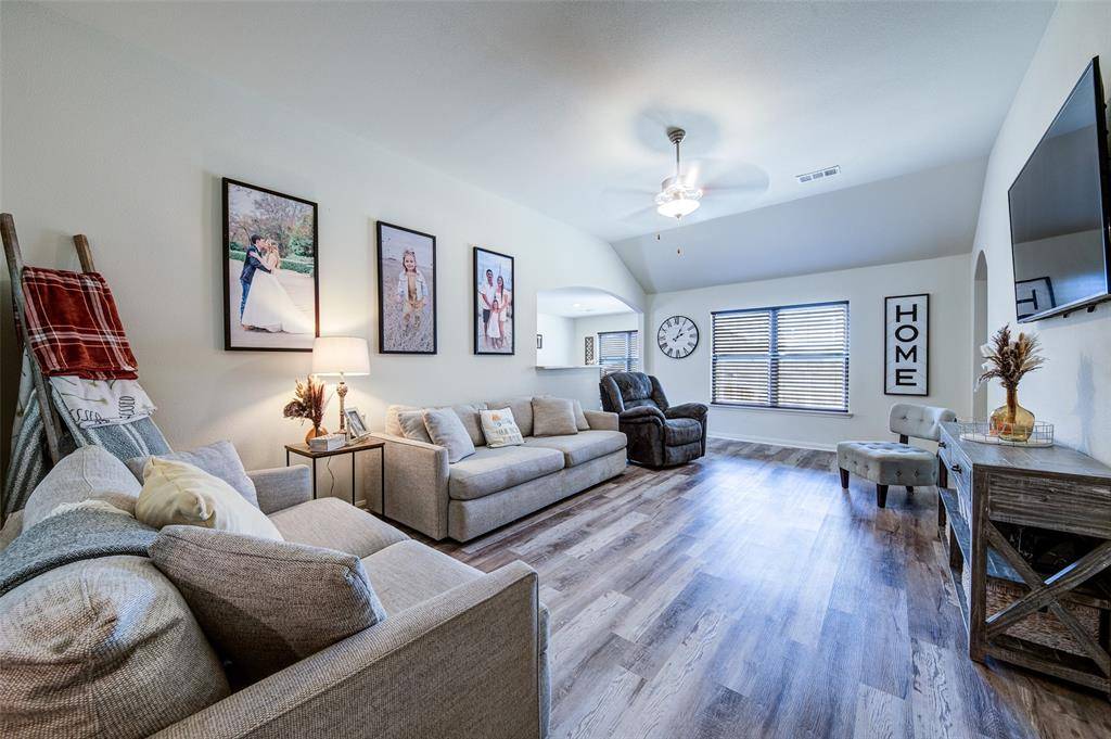 3003 Watercrest Drive, Sanger, TX 76266