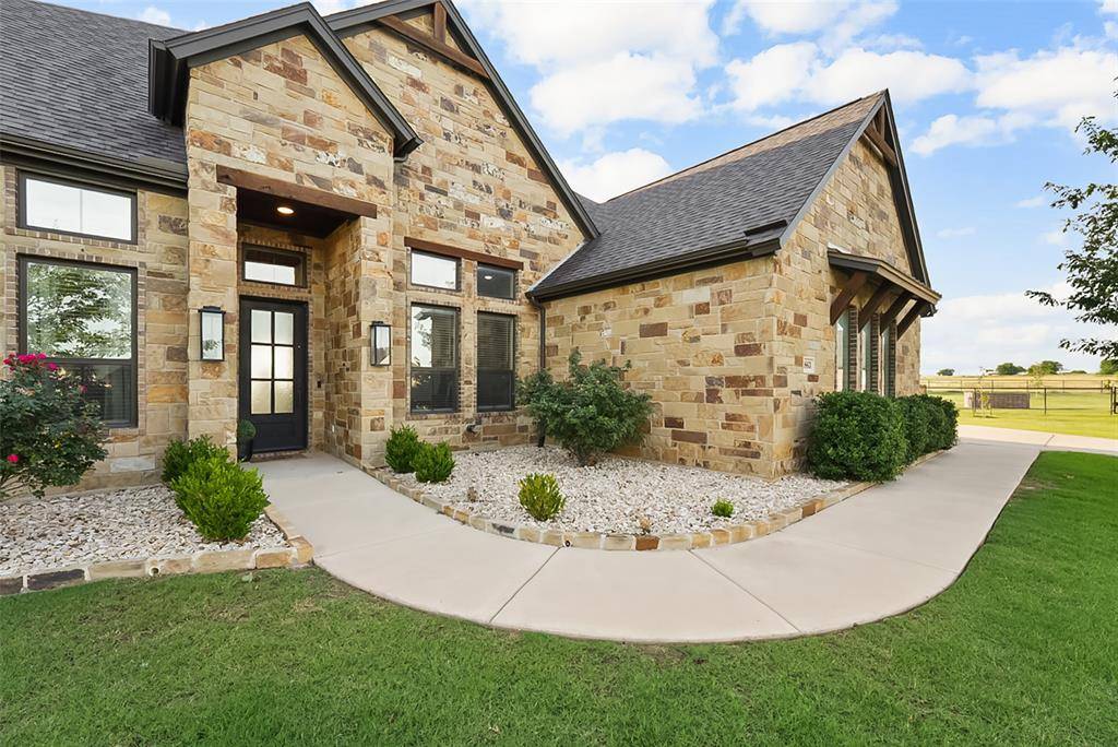 863 Alto Bonito Court, Godley, TX 76044
