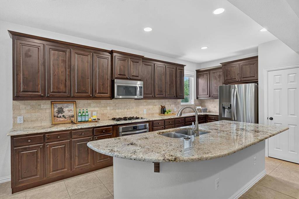 1200 Jasmine Street, Lantana, TX 76226