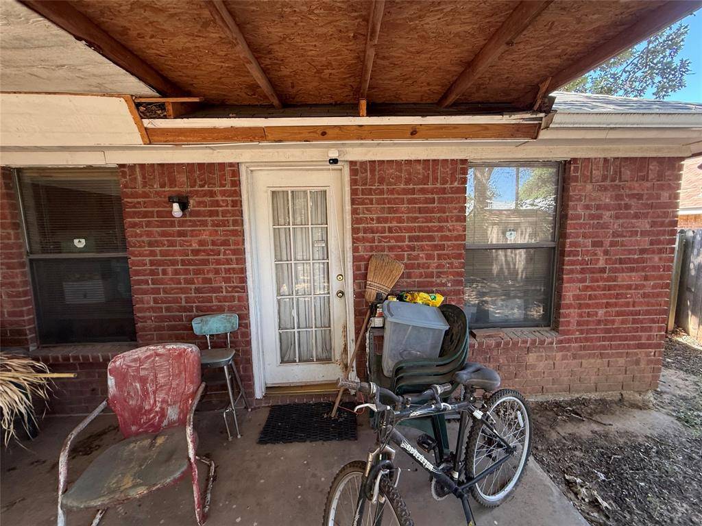2123 Turf Club Drive, Arlington, TX 76017