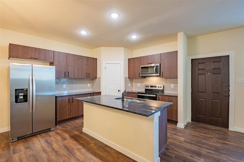713 Wheatfield Drive, Venus, TX 76084