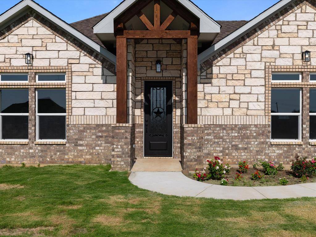 1013 Magnolia Court, Springtown, TX 76082