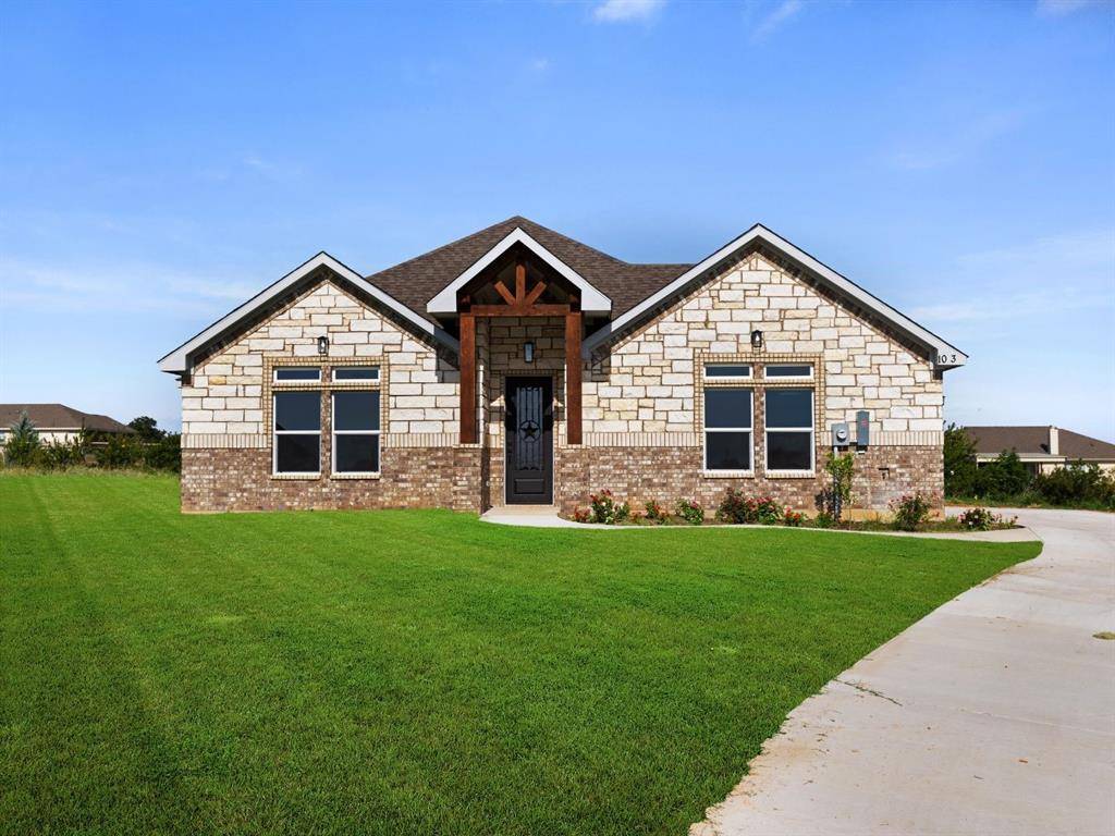1013 Magnolia Court, Springtown, TX 76082