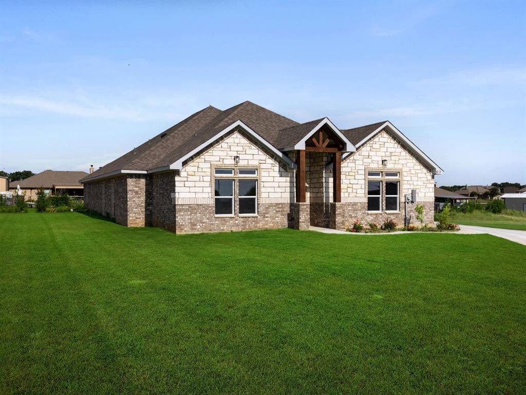 1013 Magnolia Court, Springtown, TX 76082