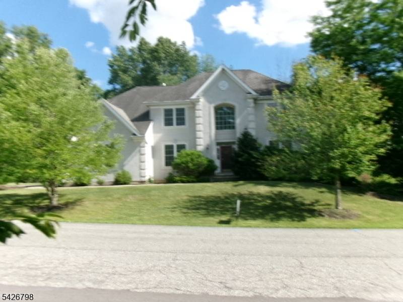 11 Shadow Hill Way, Washington Twp., NJ 07840