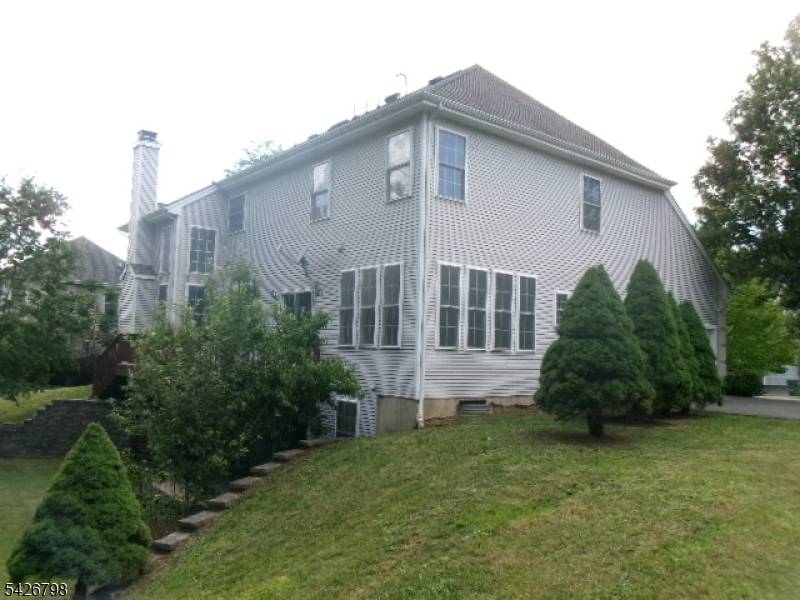11 Shadow Hill Way, Washington Twp., NJ 07840