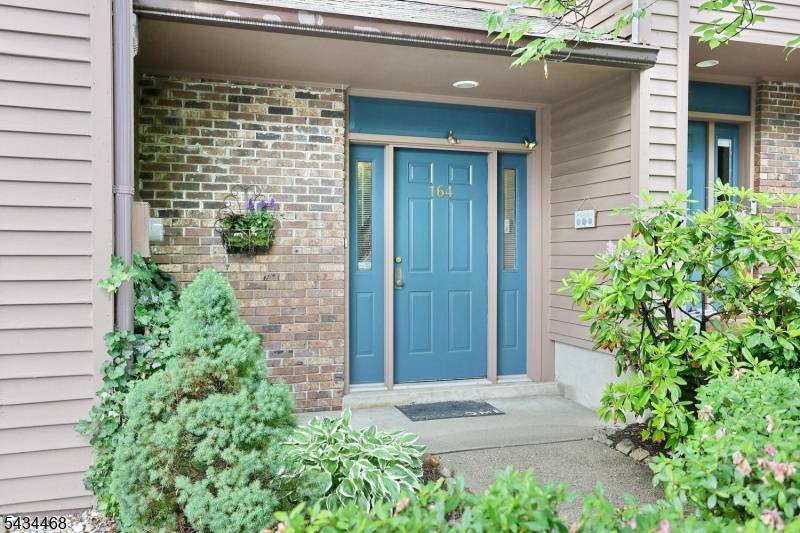 164 Winchester Ct, Washington Twp., NJ 07676