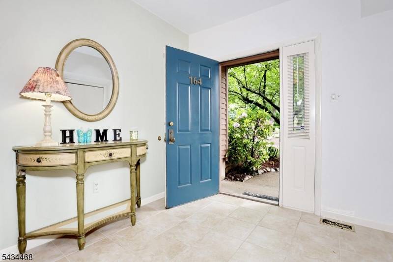 164 Winchester Ct, Washington Twp., NJ 07676