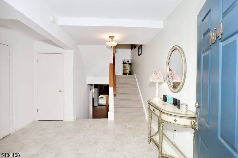 164 Winchester Ct, Washington Twp., NJ 07676