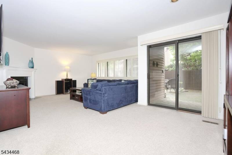 164 Winchester Ct, Washington Twp., NJ 07676