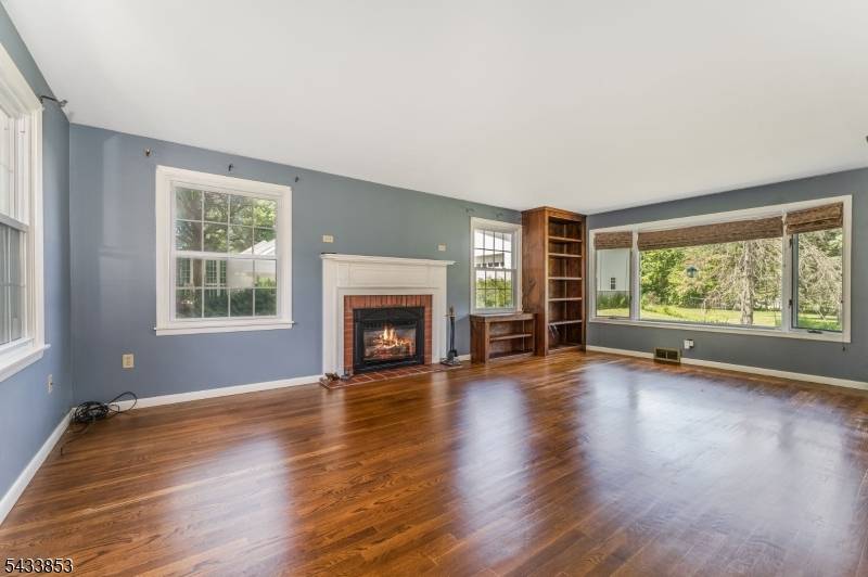 44 Pleasant Valley Rd, Washington Twp., NJ 07882