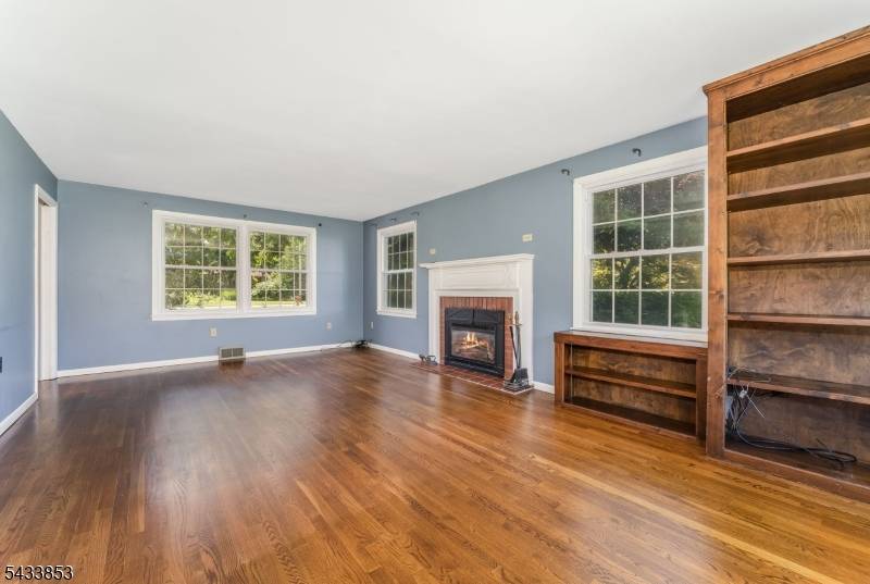 44 Pleasant Valley Rd, Washington Twp., NJ 07882