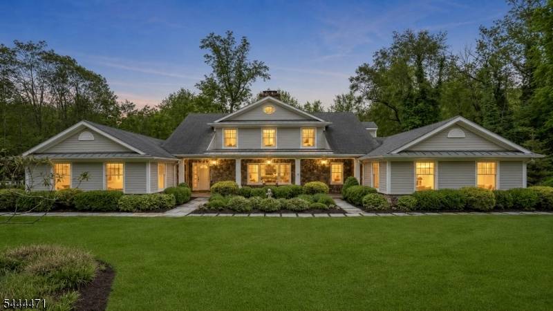 5 Winding Way, Saddle River Boro, NJ 07458