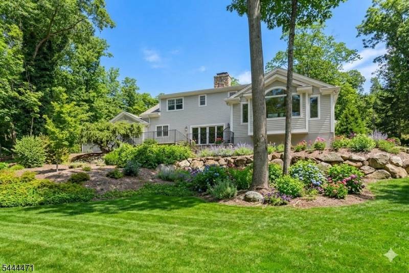 5 Winding Way, Saddle River Boro, NJ 07458