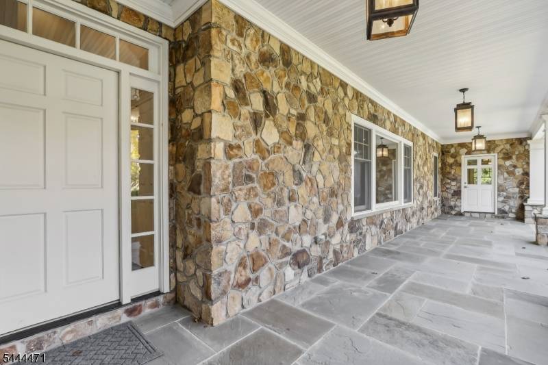 5 Winding Way, Saddle River Boro, NJ 07458