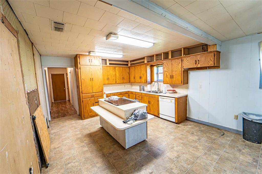 701 Fm 209 E, Woodson, TX 76491