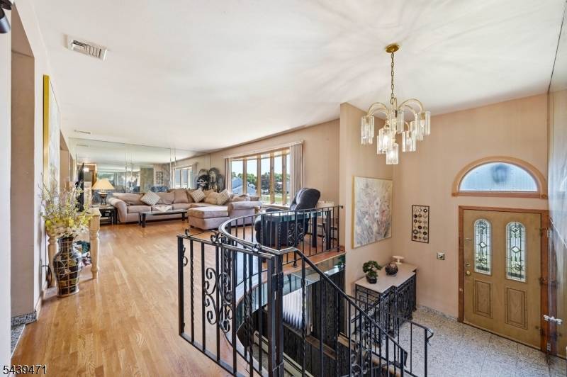 383 Talbot Dr, Fairfield Twp., NJ 07004