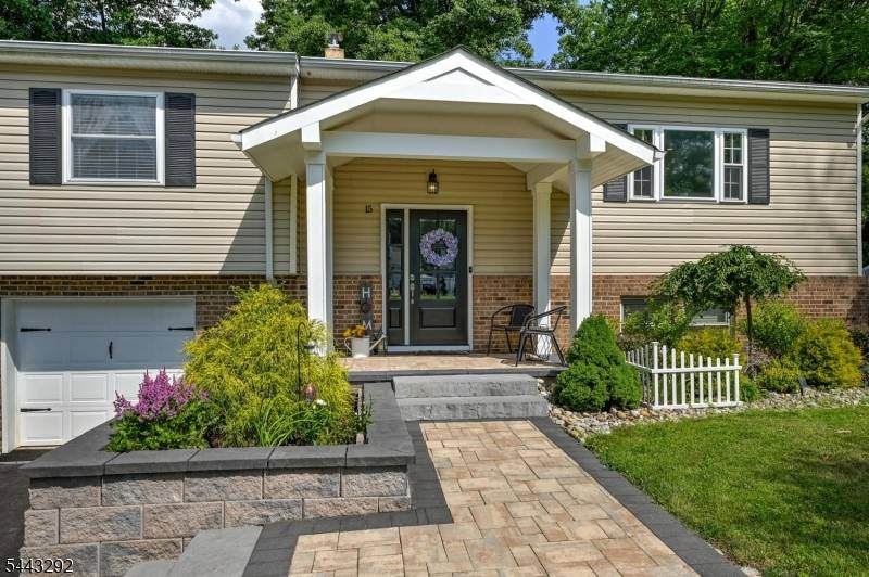 15 Camelot Dr, Mount Olive Twp., NJ 07828