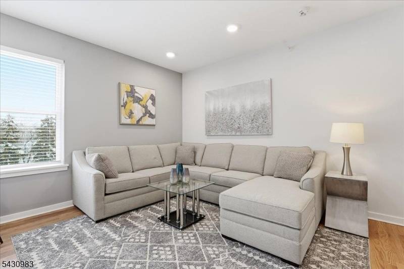 660 Bloomfield Ave #405, Bloomfield Twp., NJ 07003