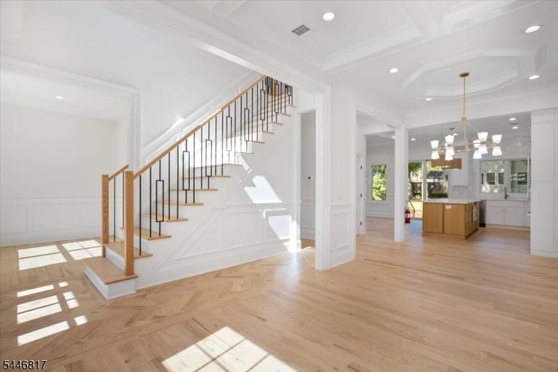 21 Maplewood Dr, Livingston Twp., NJ 07039