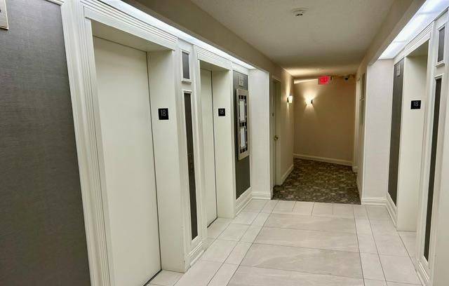 35 Kingsbridge Garden CIR #1804, Mississauga, ON L5R 3Z5