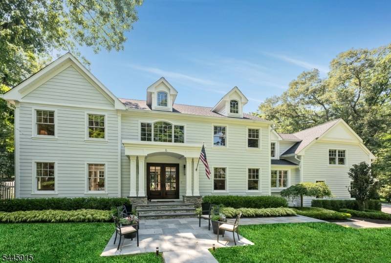 6 Butternut Rd, Allendale Boro, NJ 07401