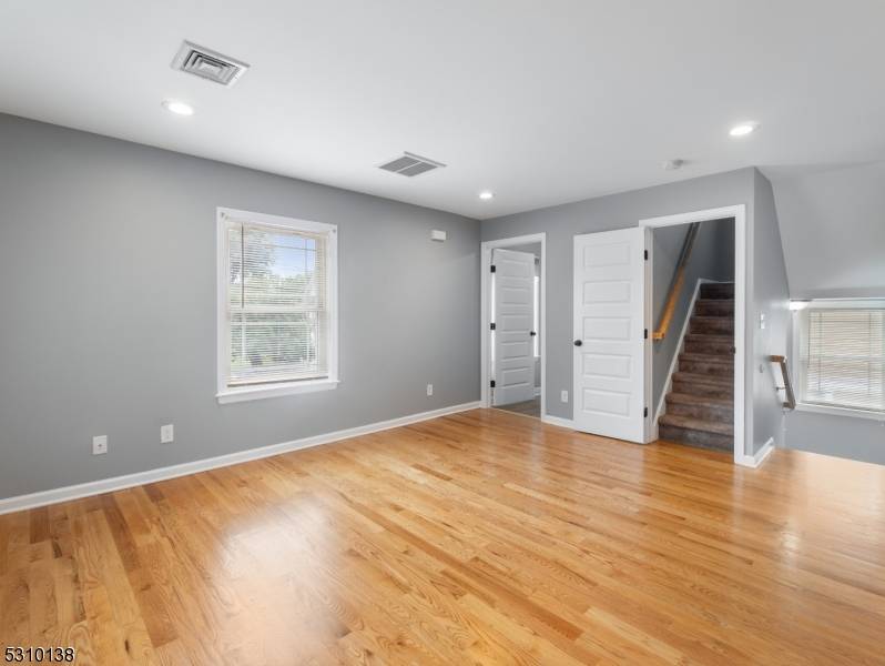 348 1St St Unit 2, Dunellen Boro, NJ 08812