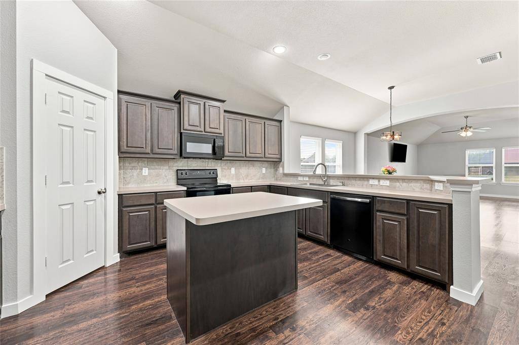 1558 Nottingham Drive, Lancaster, TX 75134