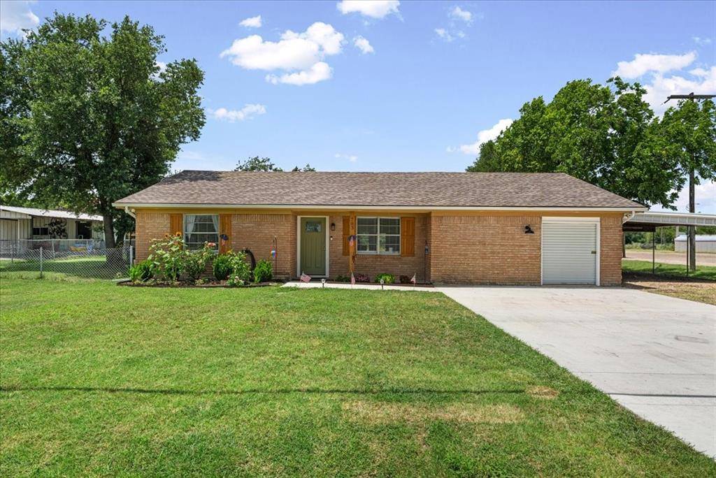 703 N Gilmer Avenue, Dawson, TX 76639