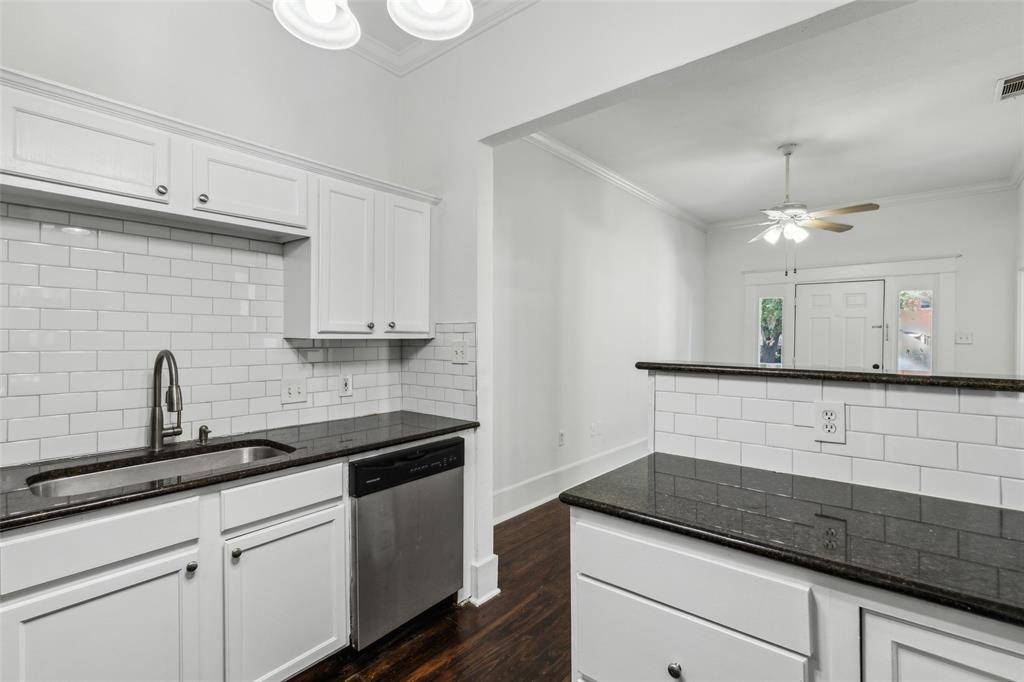 820 W 10th Street, Dallas, TX 75208