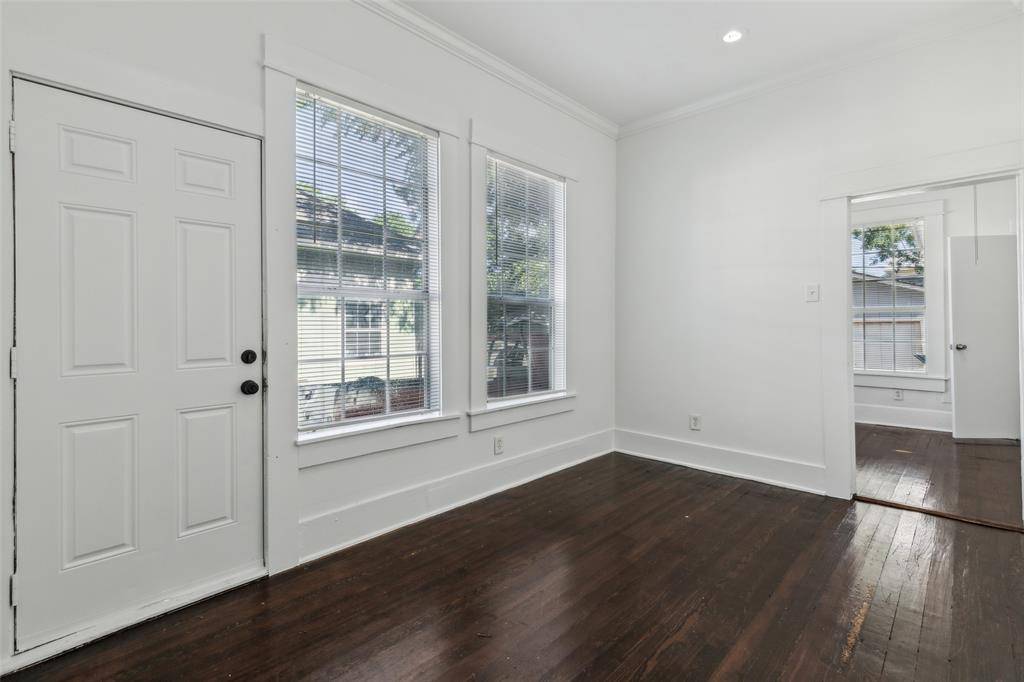 820 W 10th Street, Dallas, TX 75208