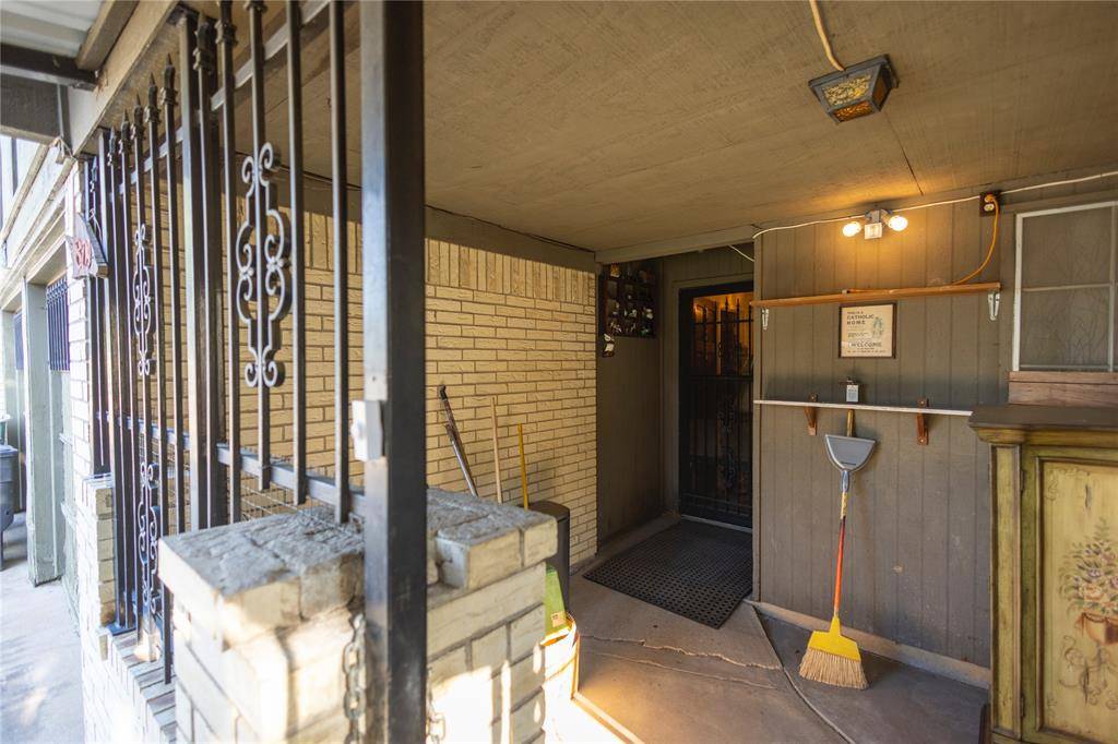 809 Lomo Street, Fort Worth, TX 76110