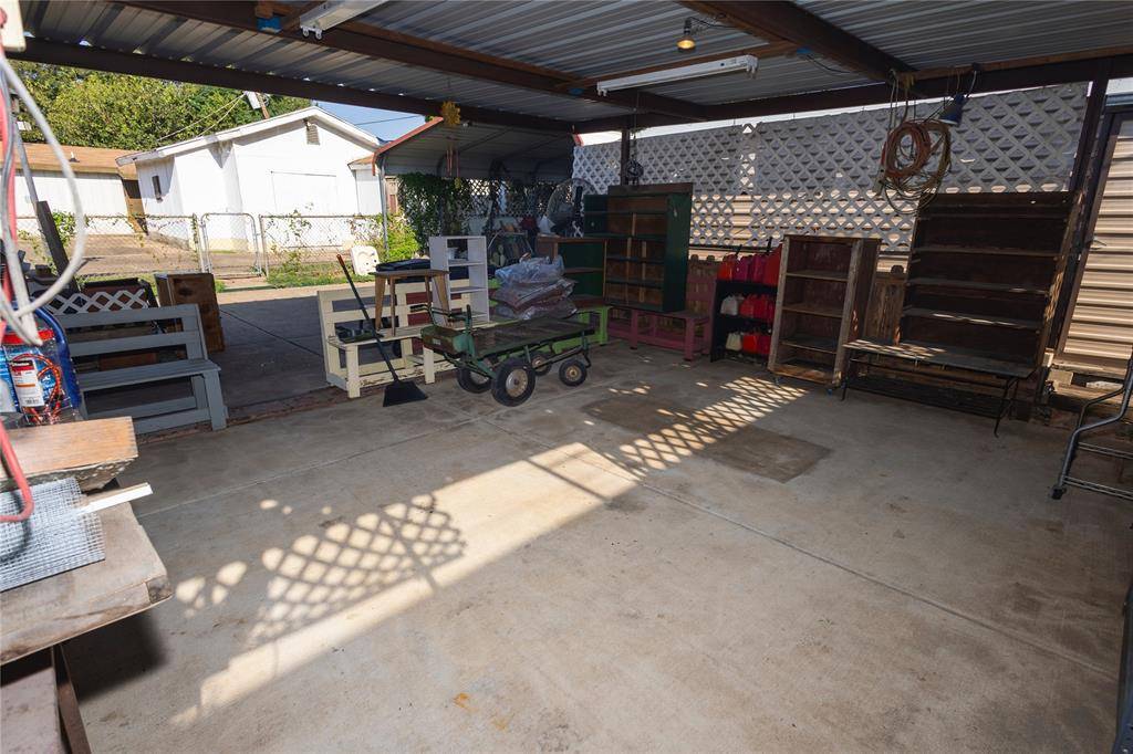 809 Lomo Street, Fort Worth, TX 76110