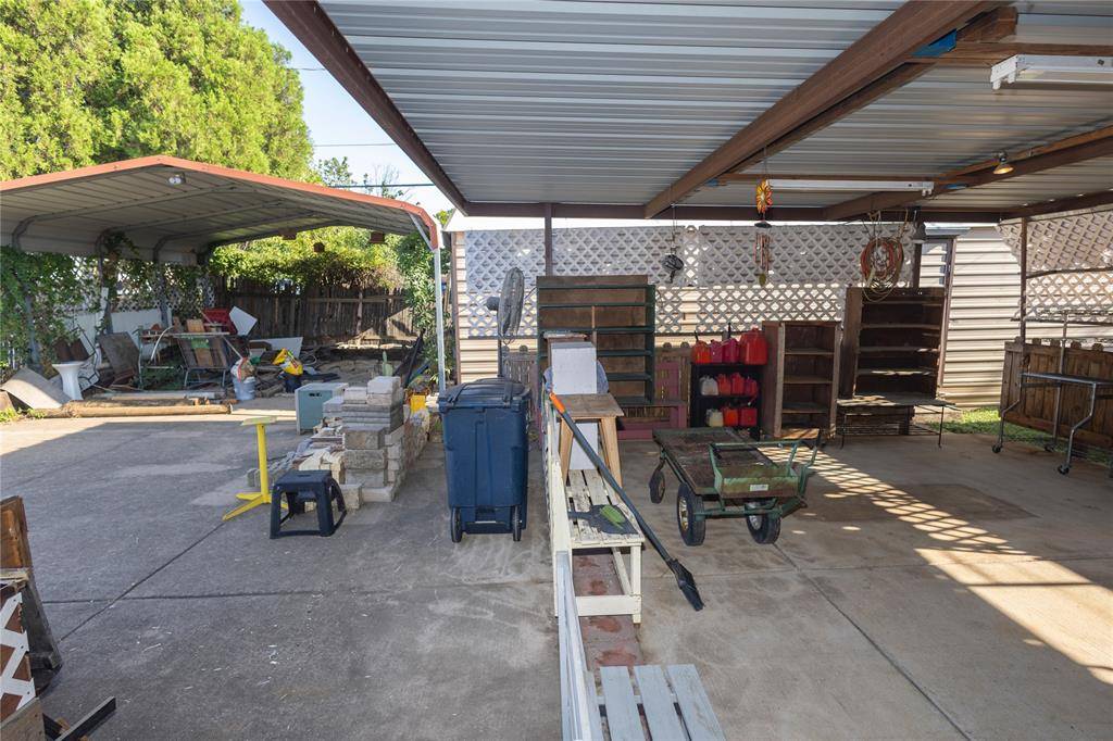 809 Lomo Street, Fort Worth, TX 76110
