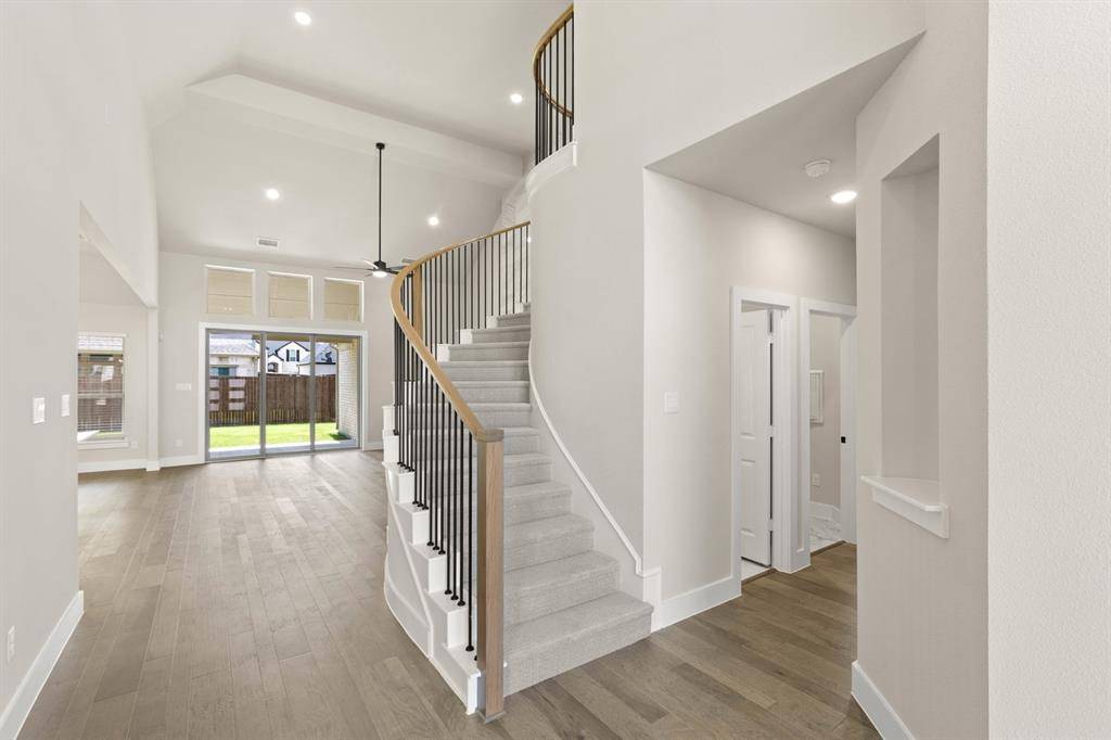 7035 Moss Lake Drive, Grand Prairie, TX 75054
