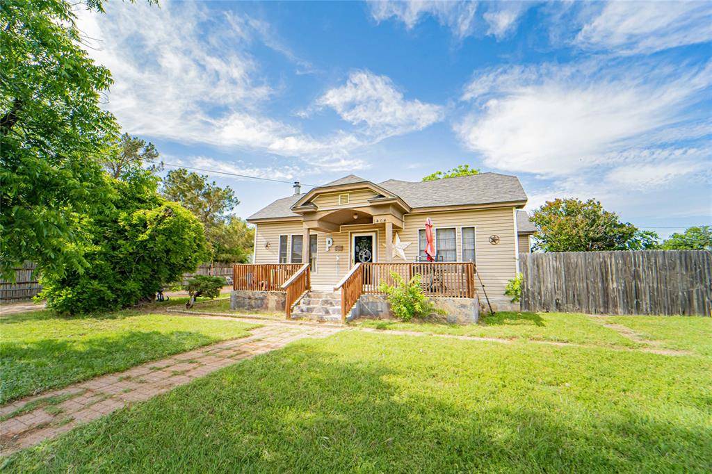 1404 W Walker Street, Breckenridge, TX 76424