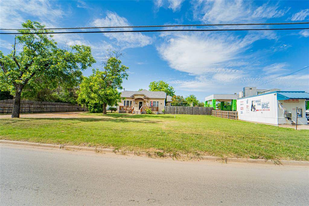 1404 W Walker Street, Breckenridge, TX 76424