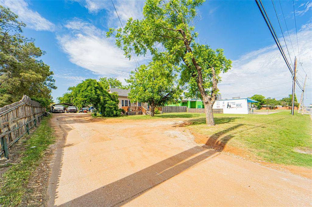 1404 W Walker Street, Breckenridge, TX 76424