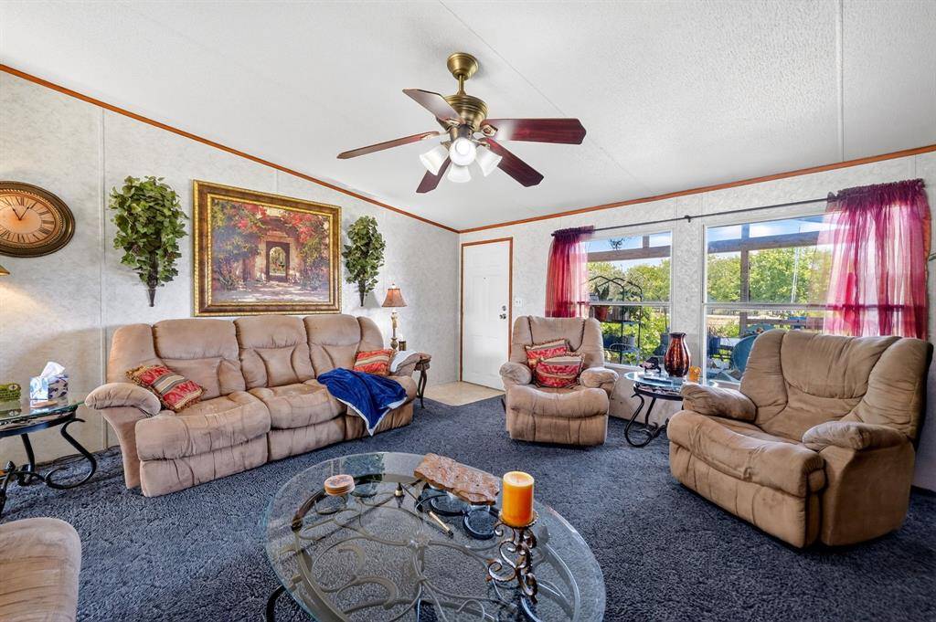 8900 Crestview Estate Road, Quinlan, TX 75474