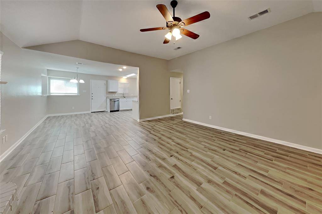 709 Stonebrooke Drive, Burleson, TX 76028